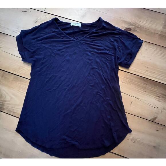 Zenana Women's Short Sleeve V-neck shirt/blouse. Rolled Sleeve. Size Small - Picture 3 of 5